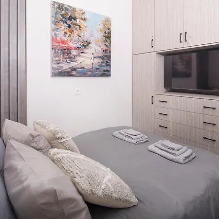 Urban Chic Luxury At The Center *