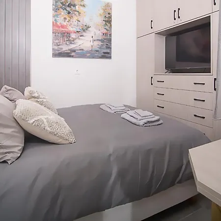 Daire Urban Chic Luxury At The Center Kalamata