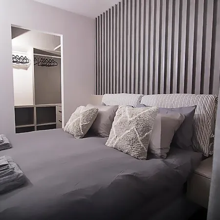 Urban Chic Luxury At The Center Apartamento Kalamata