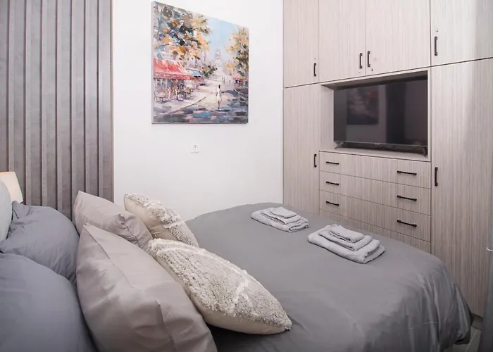 Urban Chic Luxury At The Center *