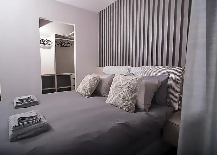 Urban Chic Luxury At The Center Apartamento Kalamata