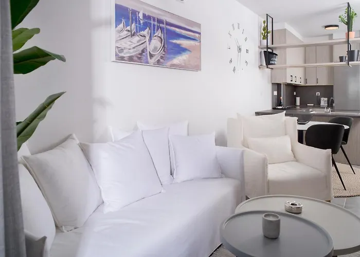 Urban Chic Luxury At The Center * Kalamata